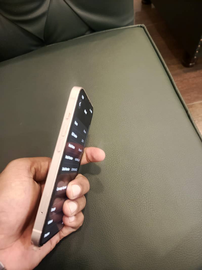 Apple iPhone 13 8
