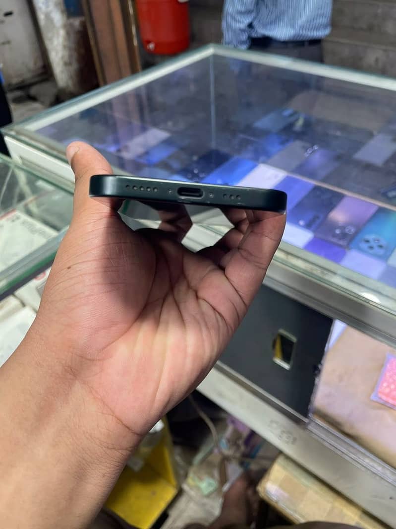 Apple iPhone 15 2