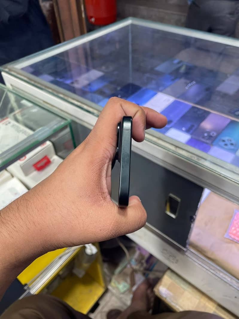 Apple iPhone 15 3