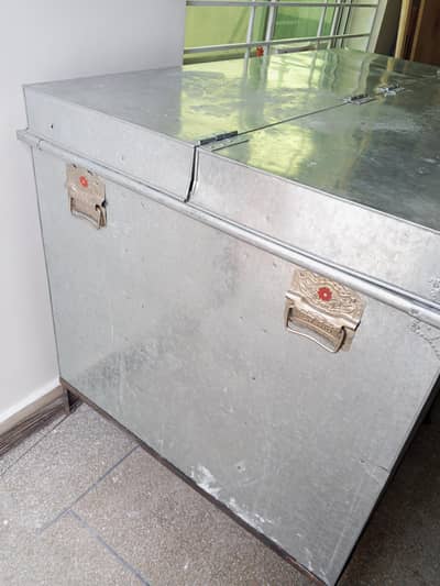 Patti storage box and stand