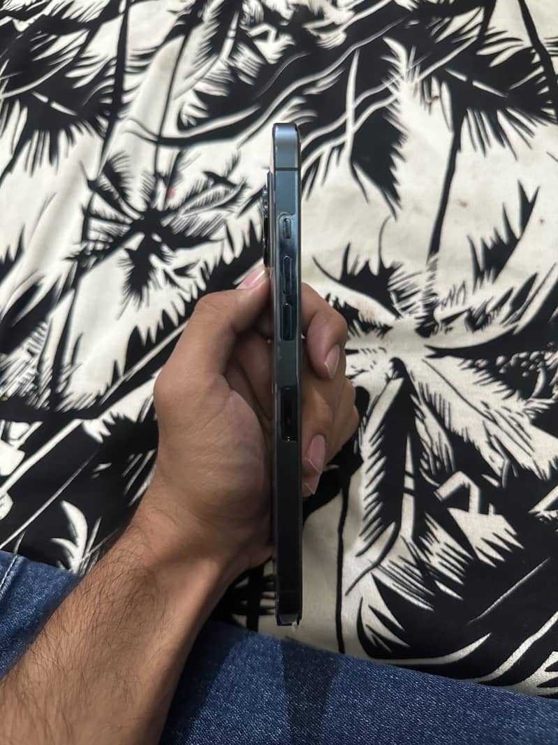 Apple iPhone 12 Pro Max 4