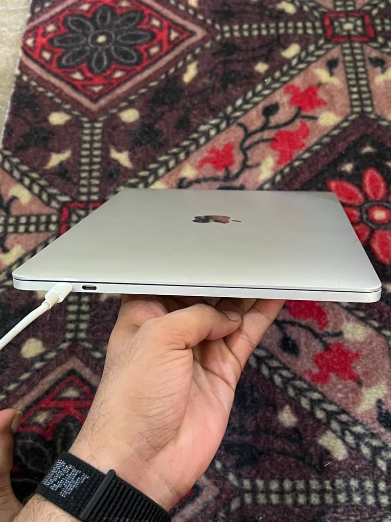 MacBook Pro 2019 model 0