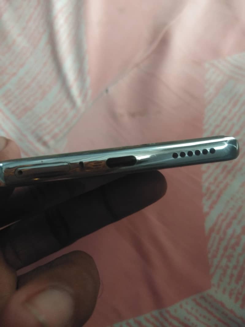 Tecno CAMON 40 Pro 4