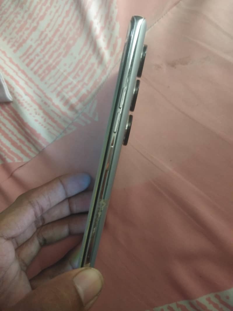 Tecno CAMON 40 Pro 6