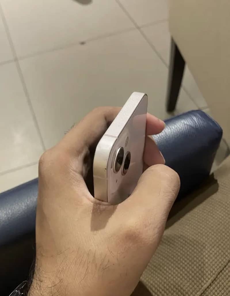 Apple iPhone 13 4