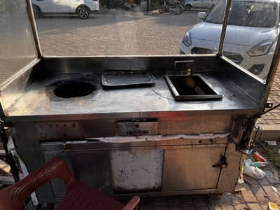 Burger and chips counter