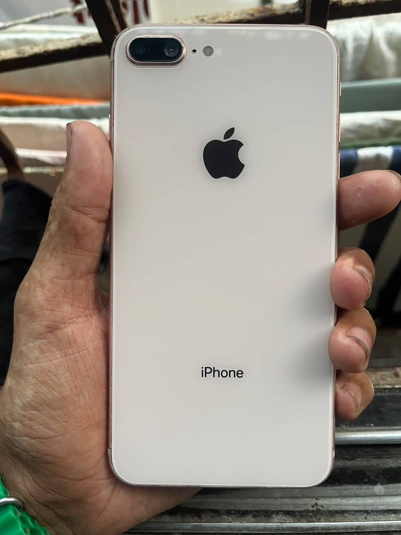 Apple iPhone 8 Plus 1