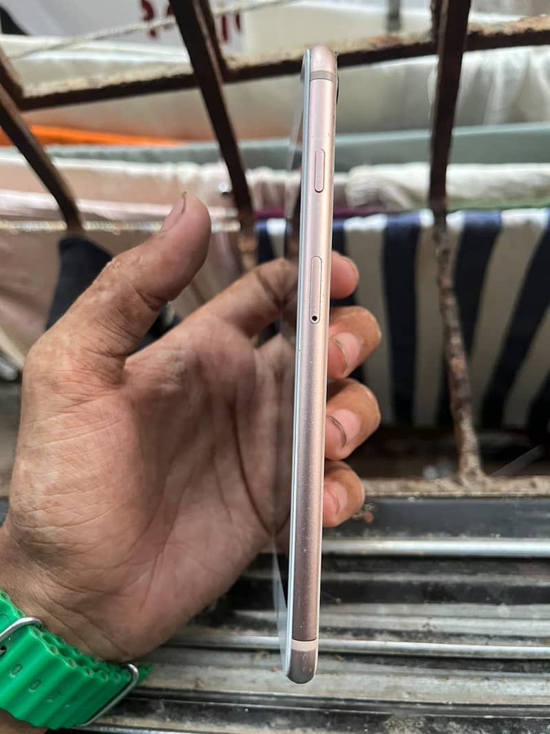 Apple iPhone 8 Plus 3