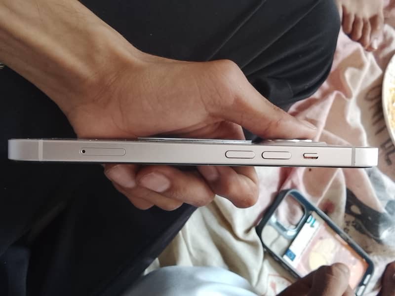 Apple iPhone 13 2