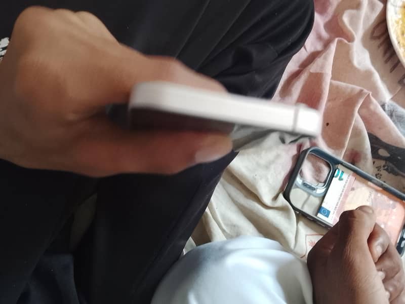 Apple iPhone 13 5