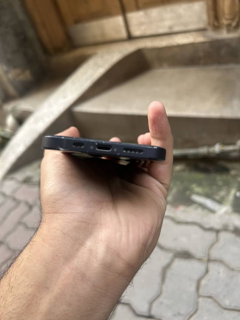 Apple iPhone 12 1