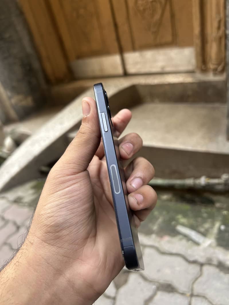 Apple iPhone 12 2
