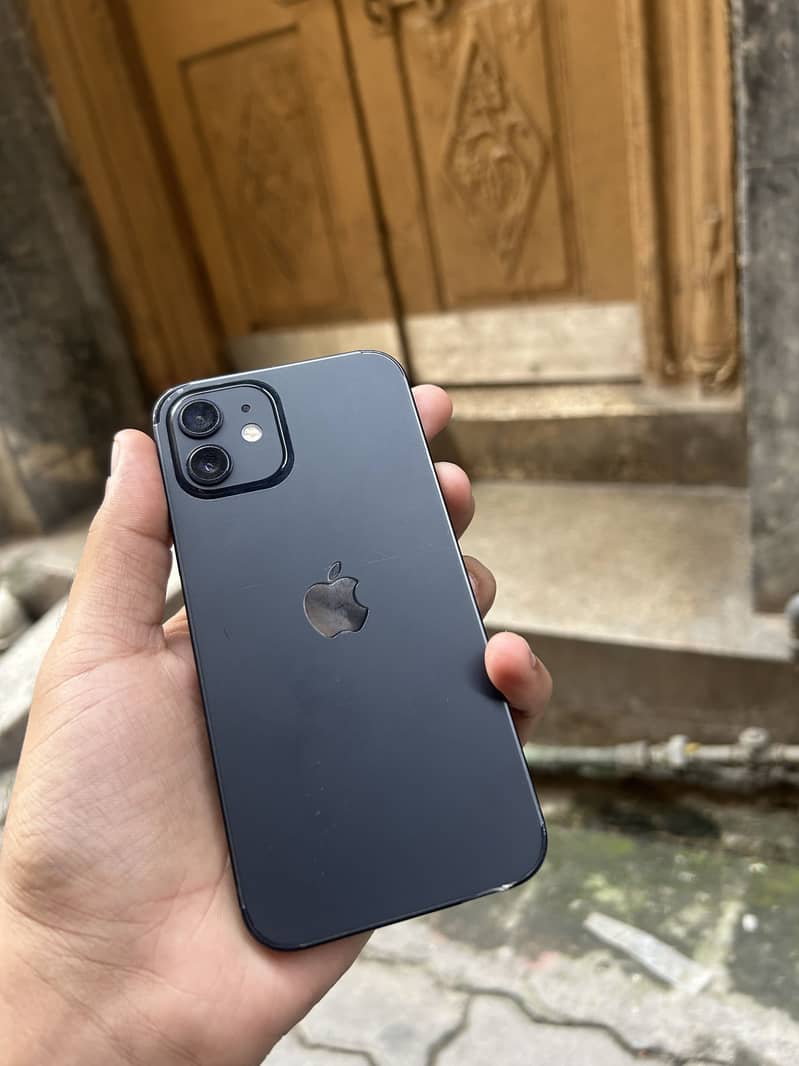 Apple iPhone 12 4