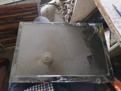 LG 17 inch cable usb hdmi vga all ok fresh condition