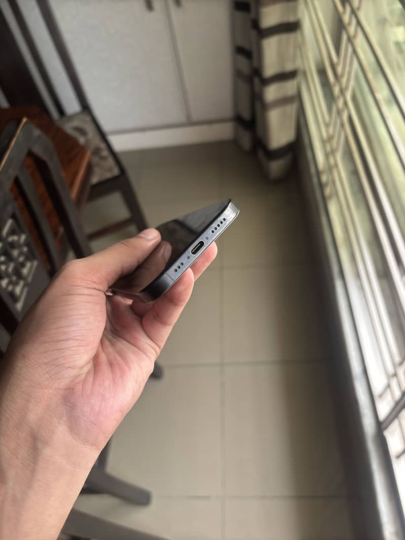 Iphone 16 pro jv 1