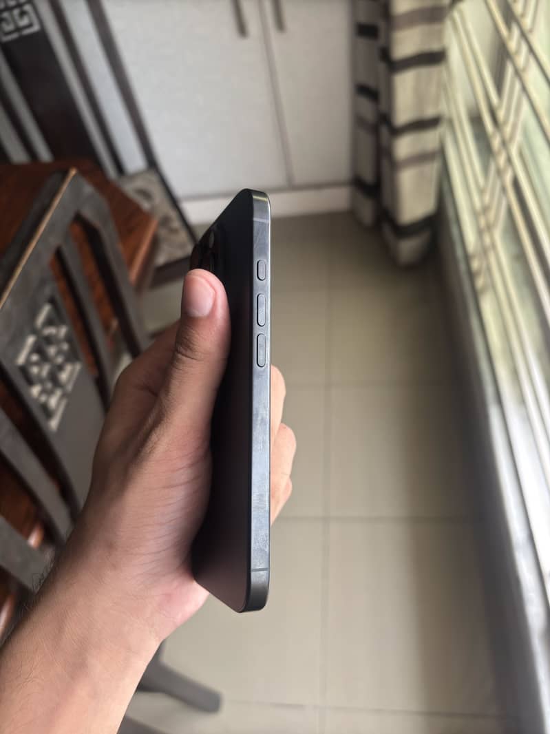 Iphone 16 pro jv 3