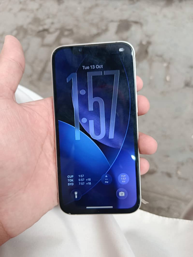 Apple iPhone 13 2