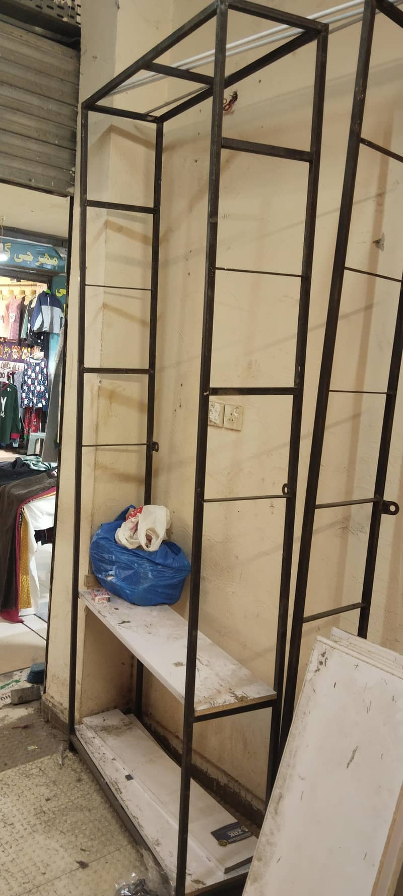 shop stand 4