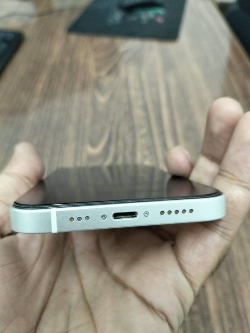 Apple iPhone 12 4