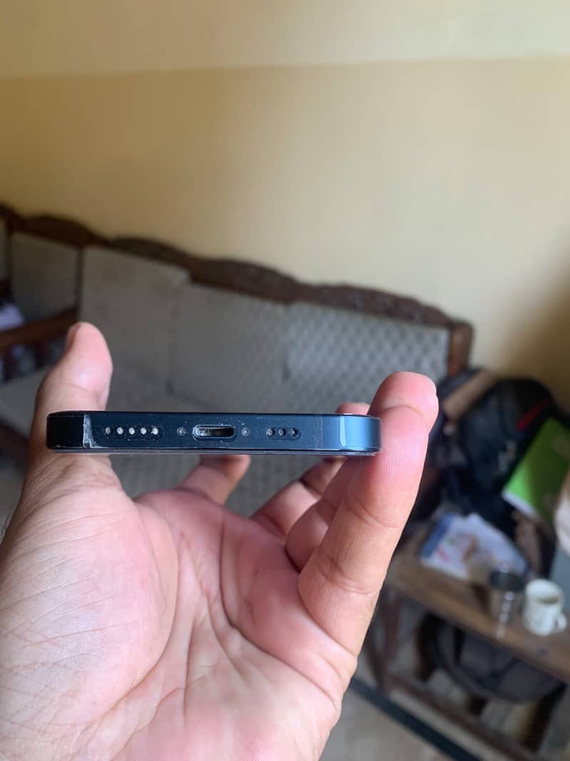 Apple iPhone 13 5