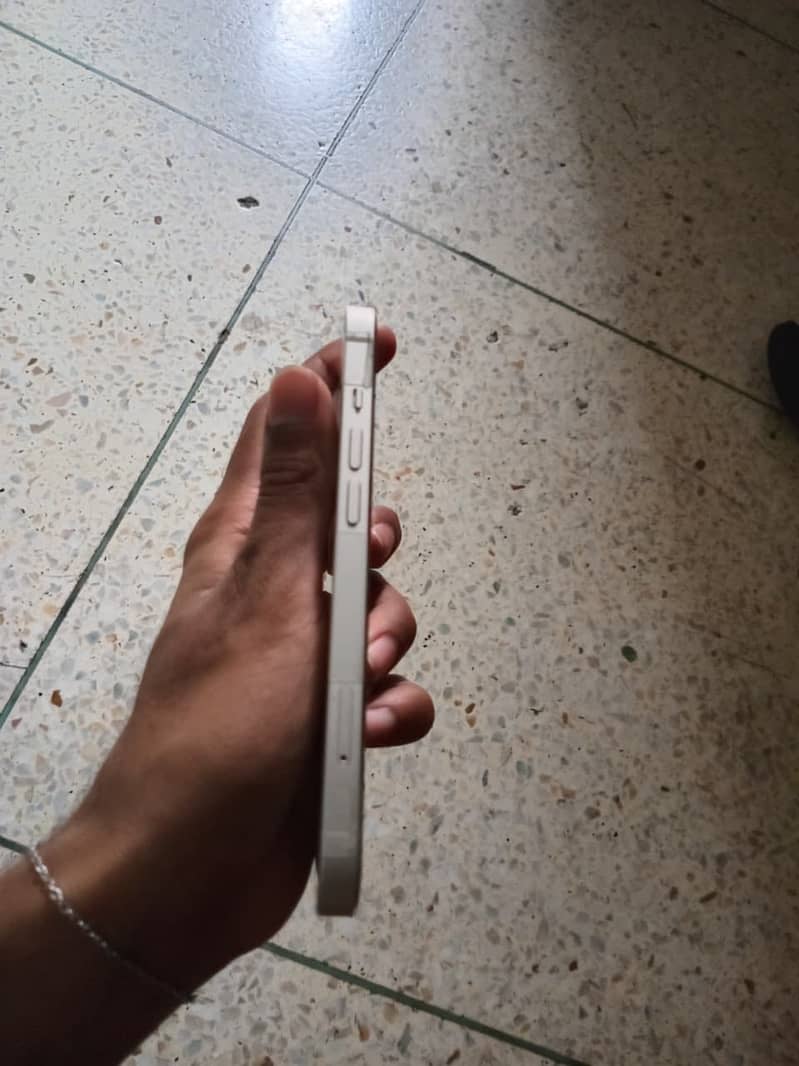 Apple iPhone 13 2