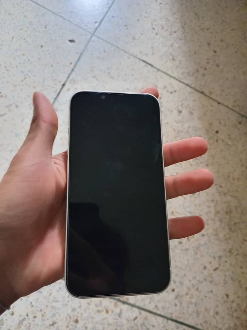 Apple iPhone 13 4
