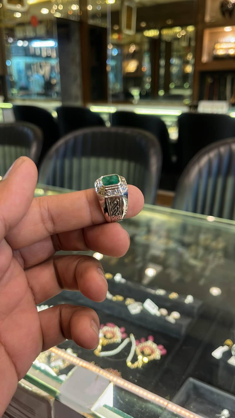 emerald ring 0