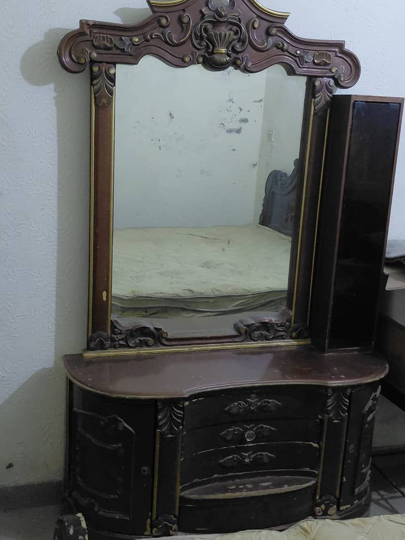 Dressing Table 3