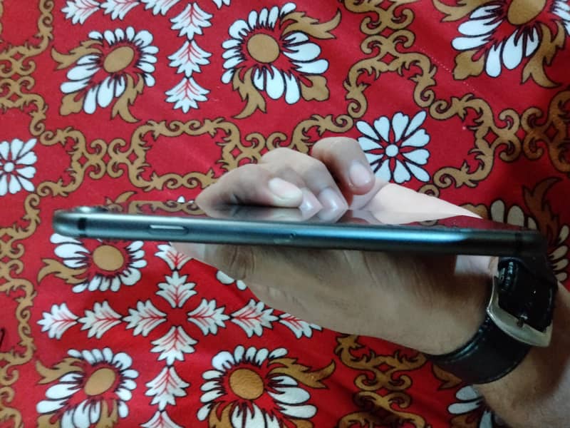 Apple iPhone 8 3