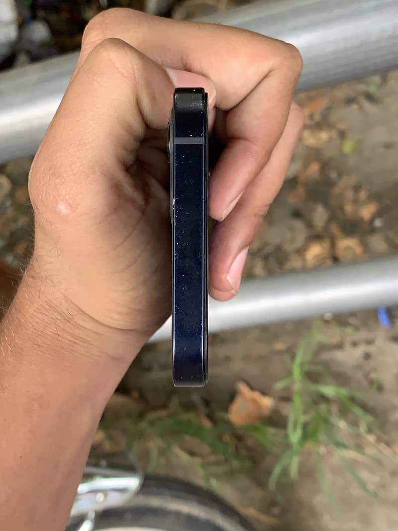 Apple iPhone 12 3