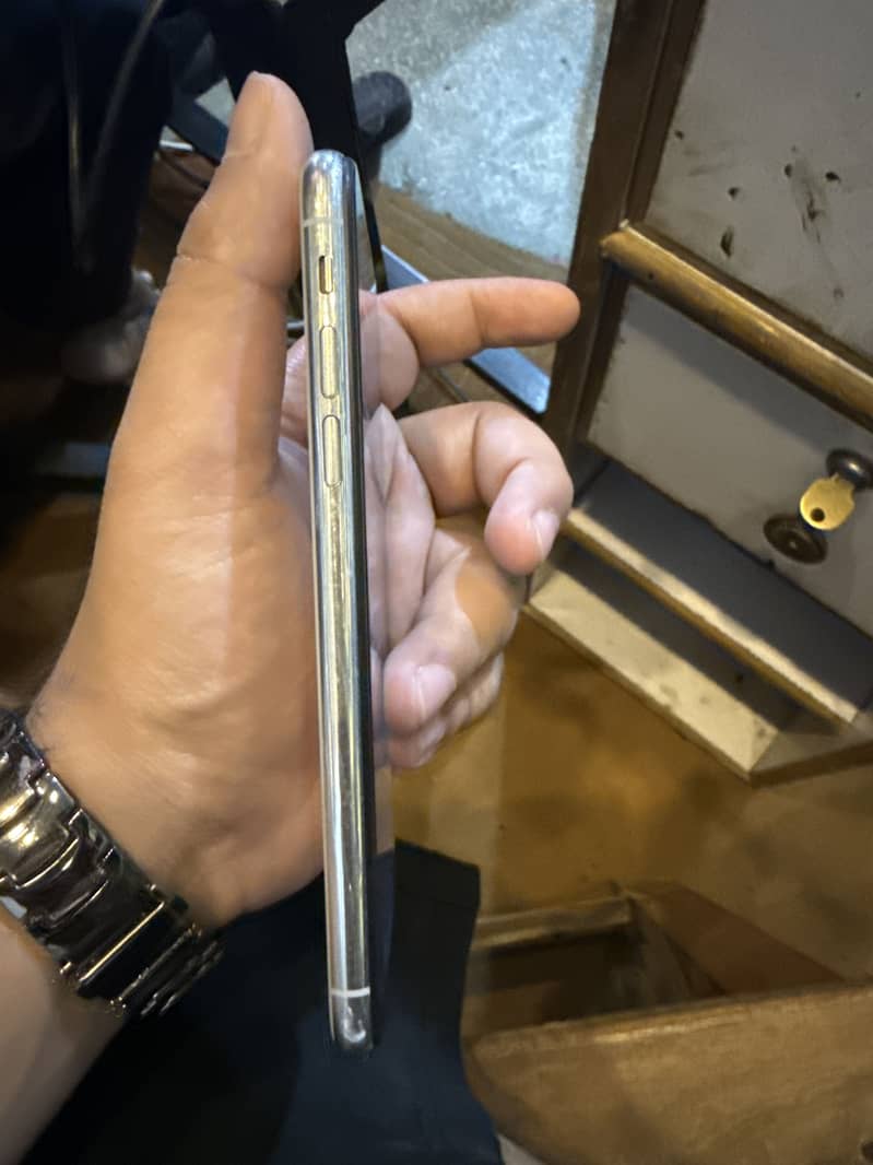 Apple iPhone X 3