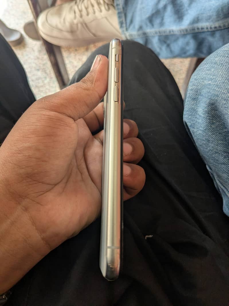 Apple iPhone X 3