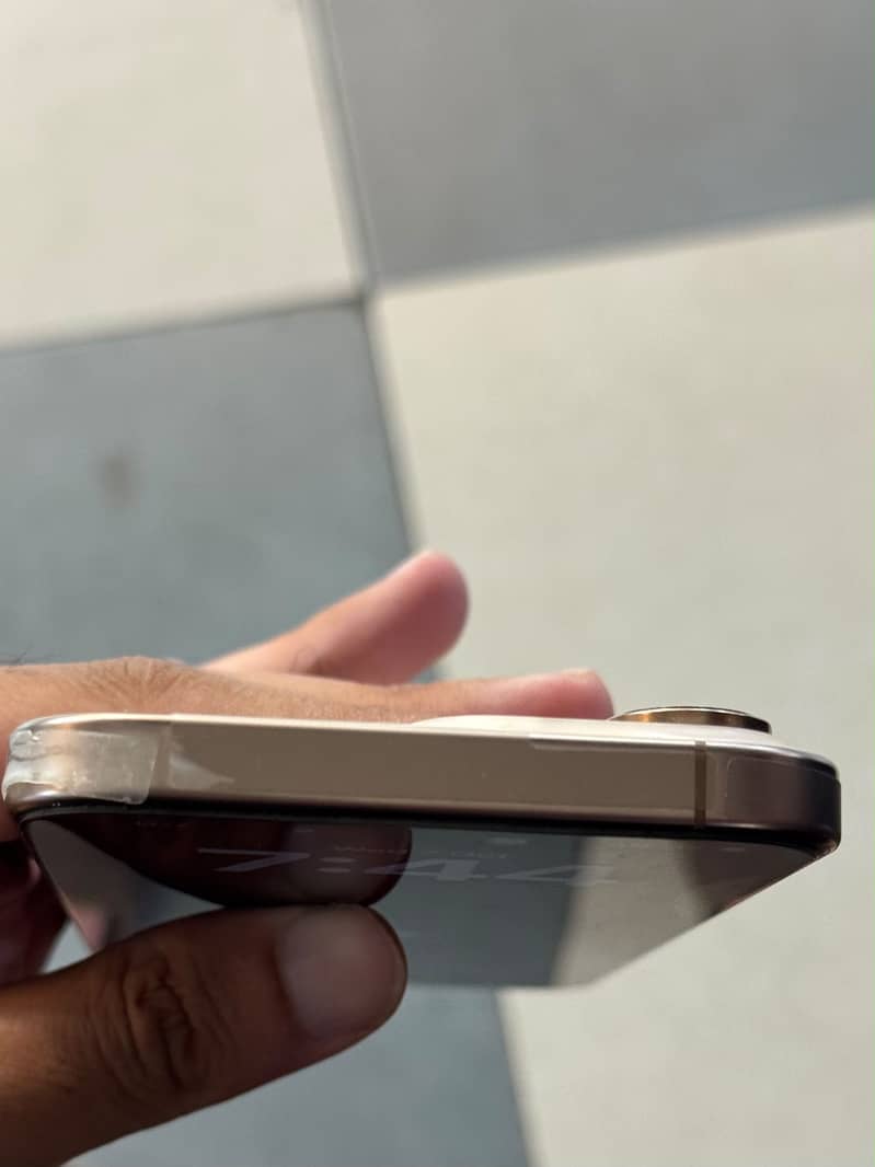 Apple iPhone 16 Pro Max 7