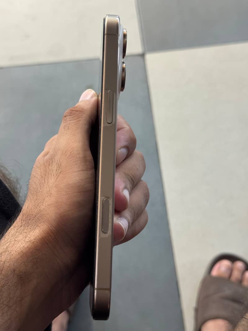 Apple iPhone 16 Pro Max 8