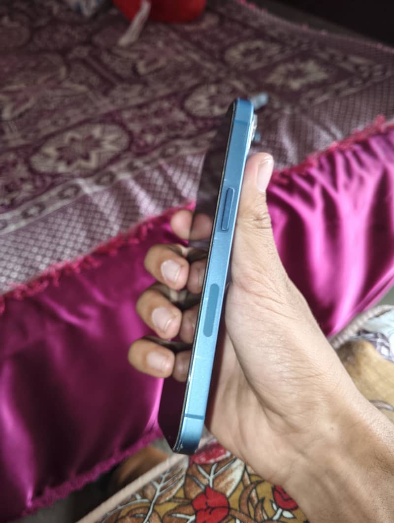 Apple iPhone 13 2