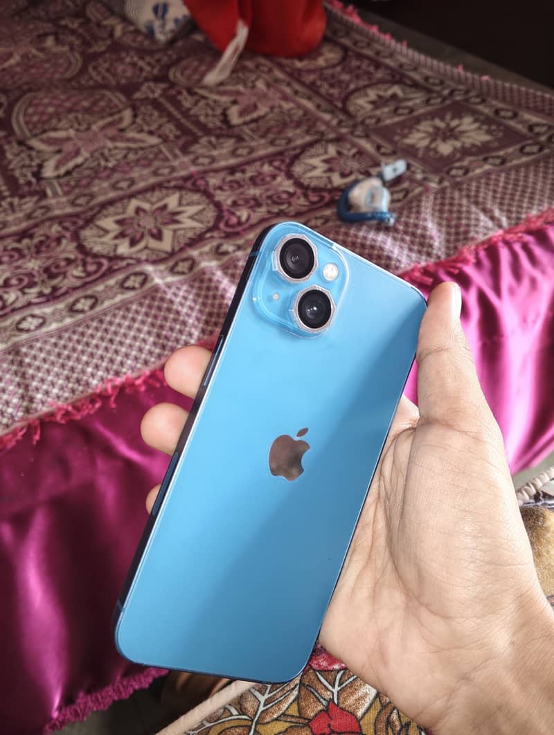 Apple iPhone 13 4