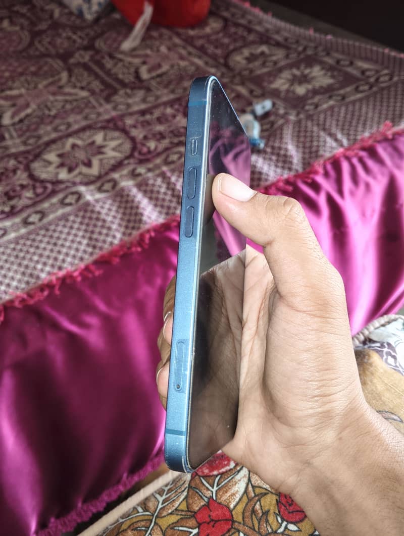 Apple iPhone 13 6