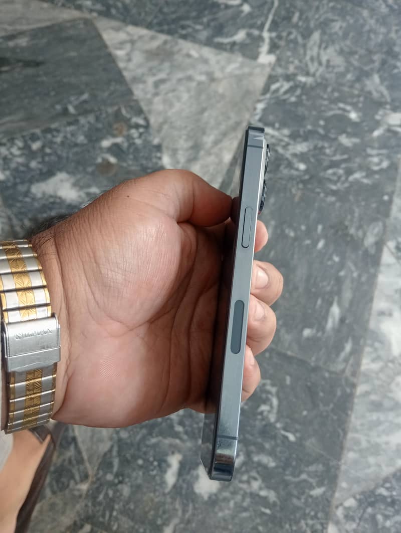 Apple iPhone 13 Pro 1