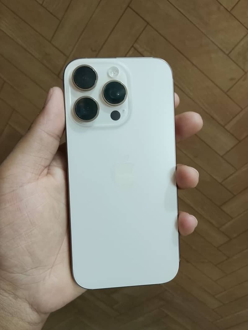 Apple iPhone 16 Pro 0