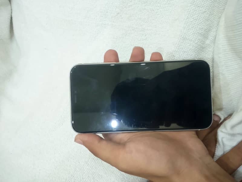 Apple iPhone 11 3