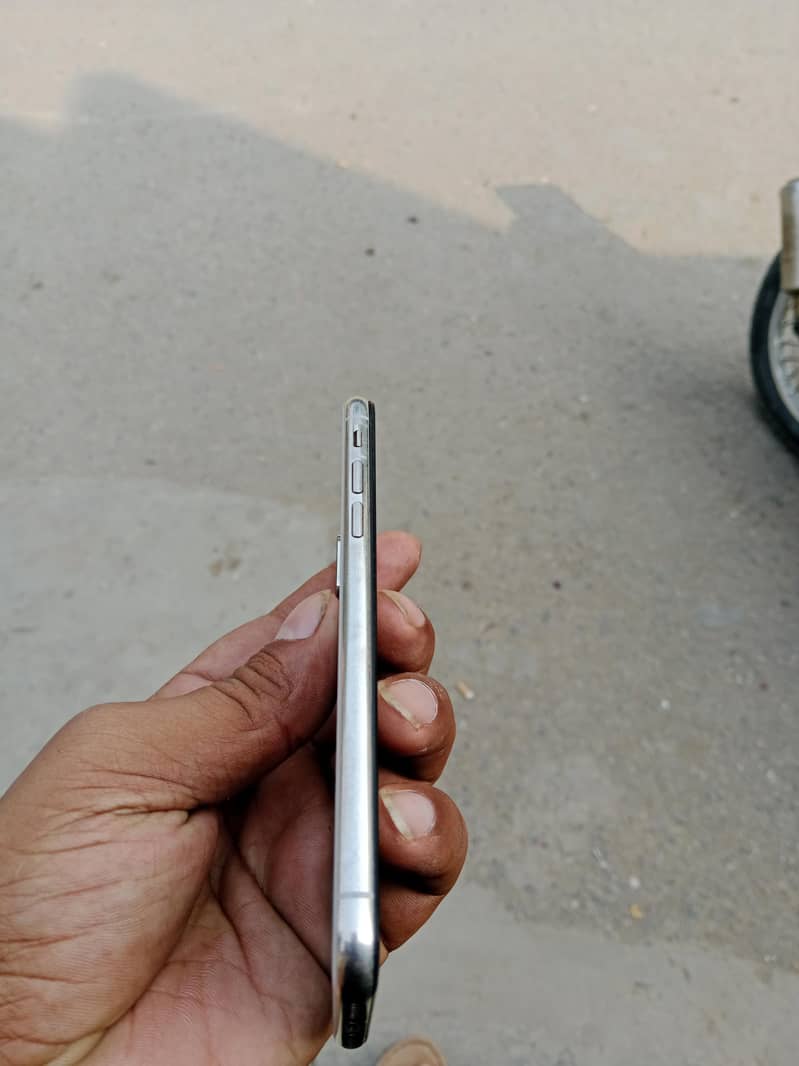 Apple iPhone XS 1