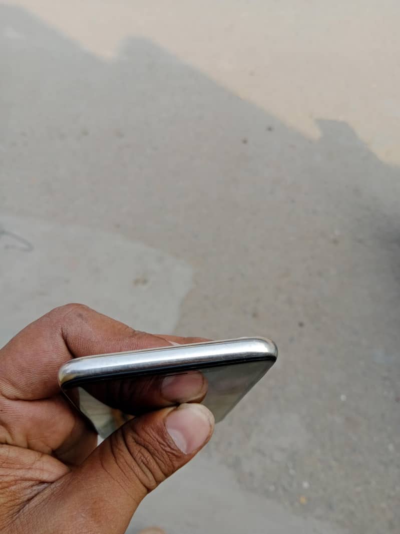 Apple iPhone XS 3