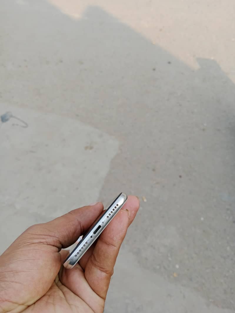 Apple iPhone XS 4