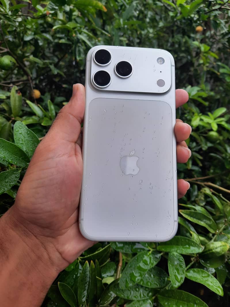 Apple iPhone 17 Pro Max 0