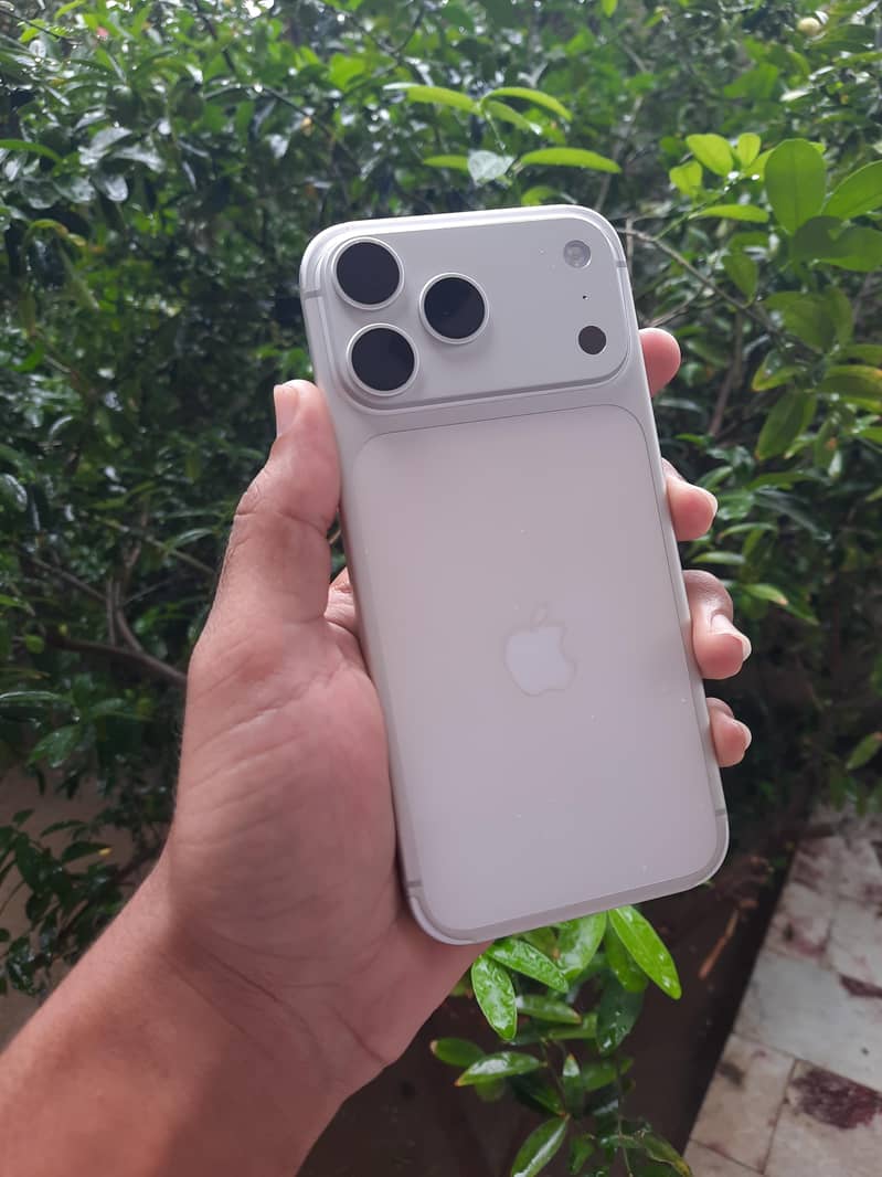Apple iPhone 17 Pro Max 2