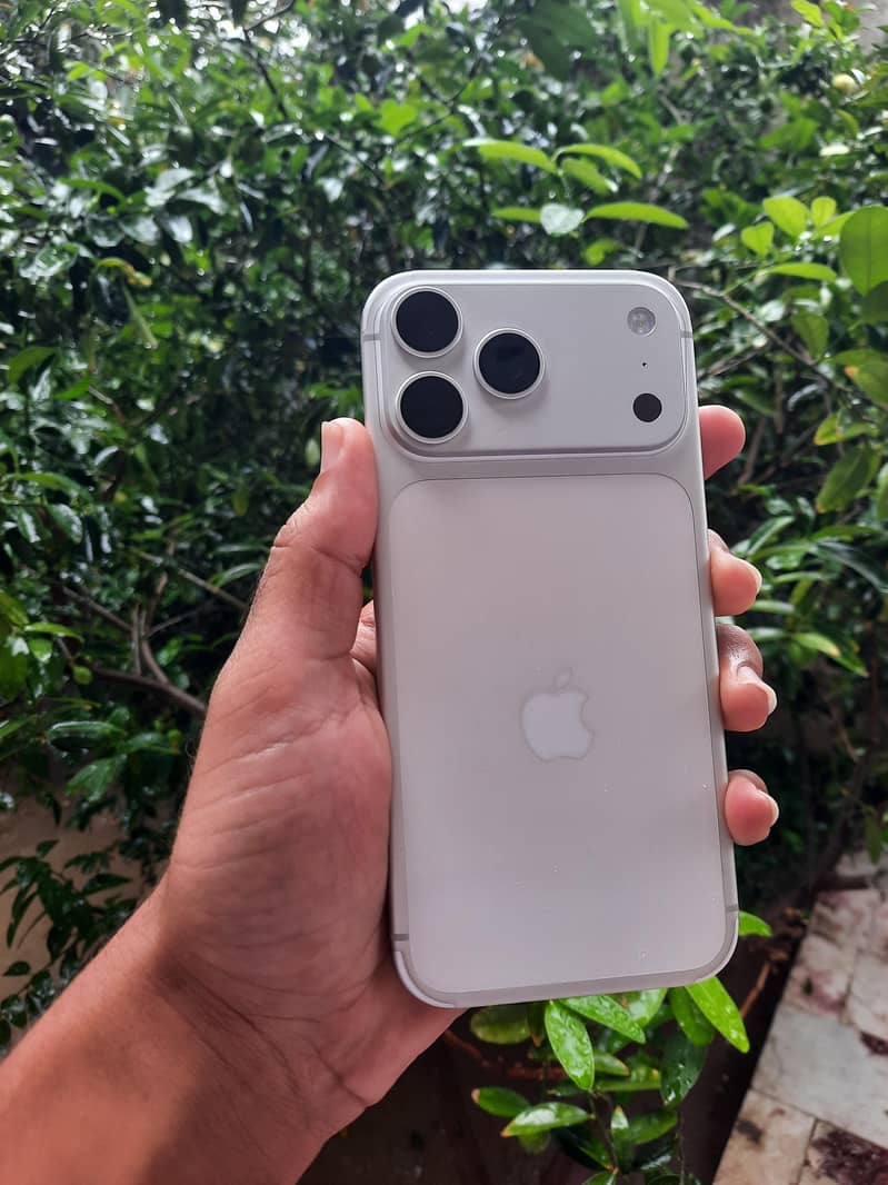 Apple iPhone 17 Pro Max 3