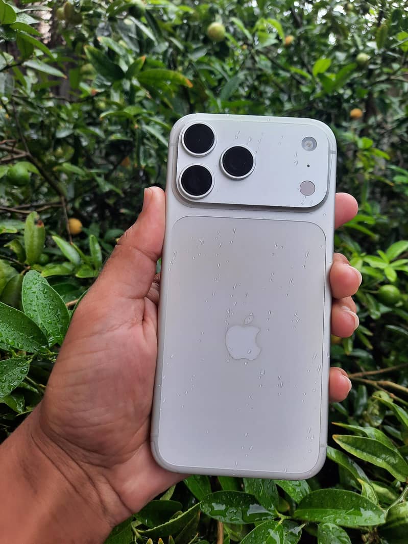 Apple iPhone 17 Pro Max 9