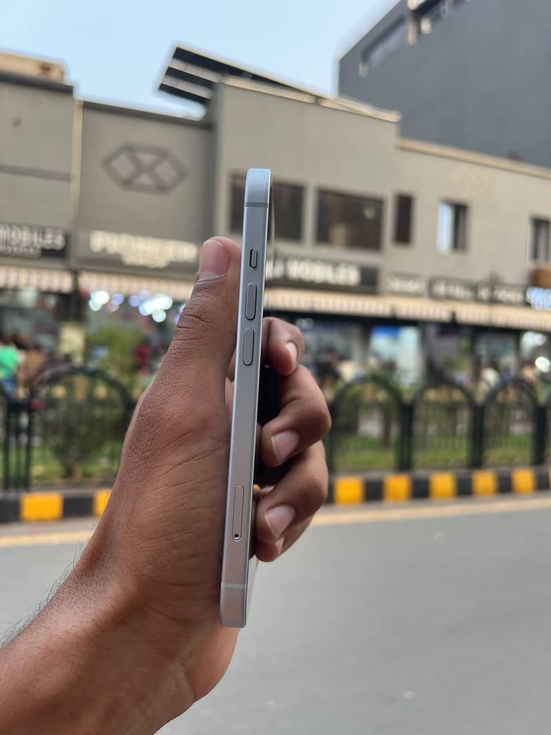 Apple iPhone 15 2