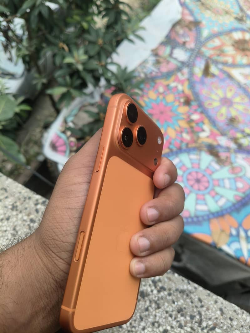 Apple iPhone 17 Pro Max 1