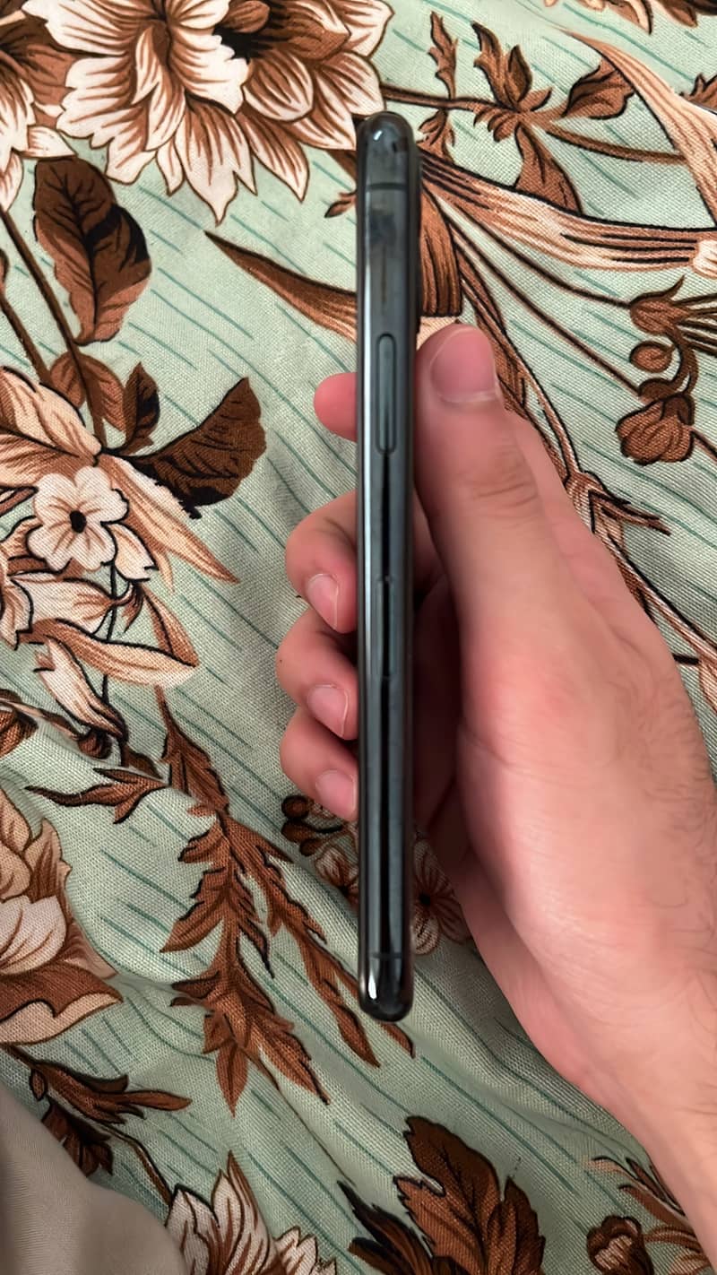 Apple iPhone 11 Pro 6